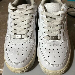 Women’s Air Force 1 ‘07 shoes size 6